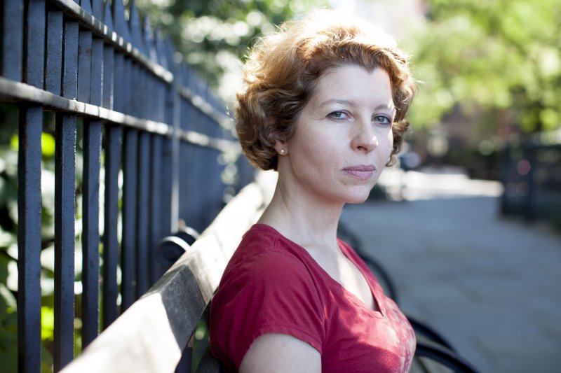 ct-prj-0915-affairs-of-others-amy-grace-lloyd02