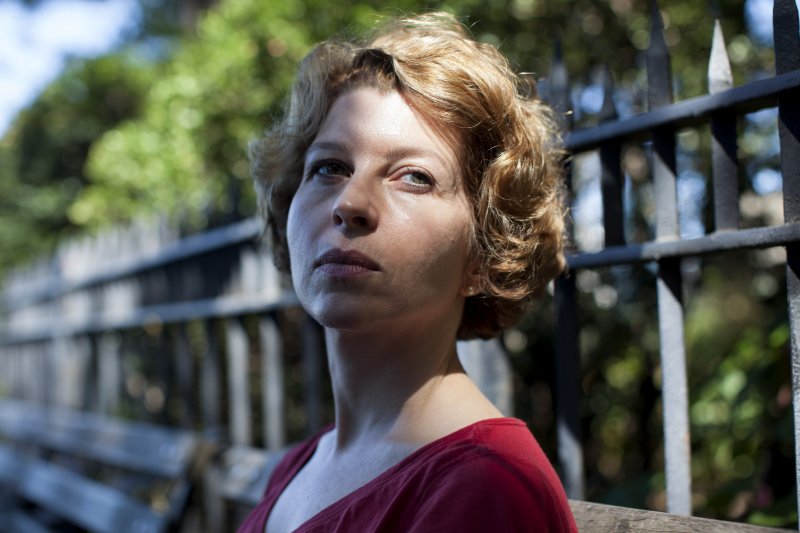 ct-prj-0915-affairs-of-others-amy-grace-lloyd04