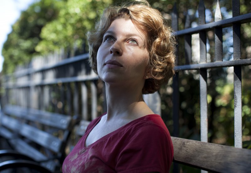 ct-prj-0915-affairs-of-others-amy-grace-lloyd05