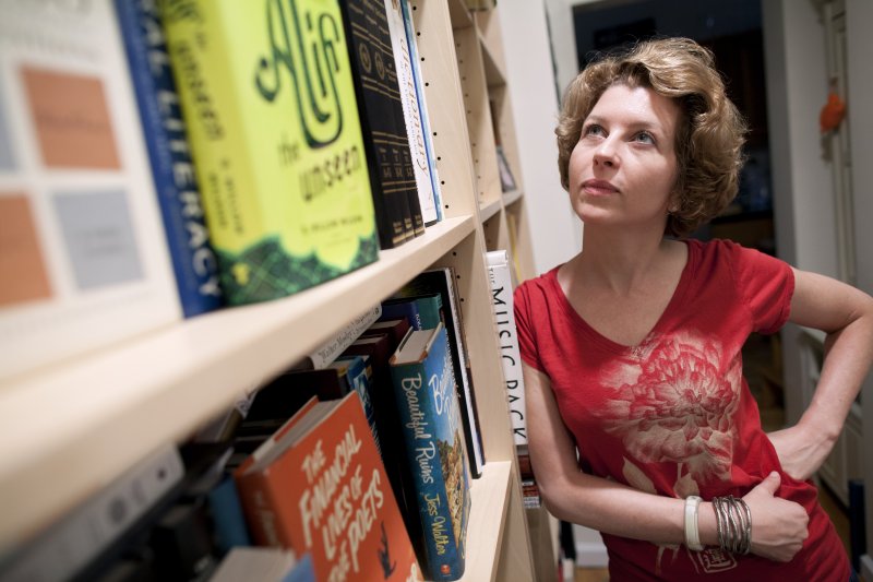 ct-prj-0915-affairs-of-others-amy-grace-lloyd12