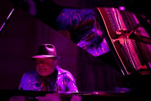 Charlemagne_Harkin04