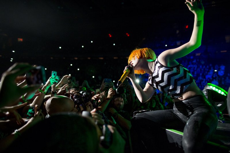 PARAMORE_Harkin06